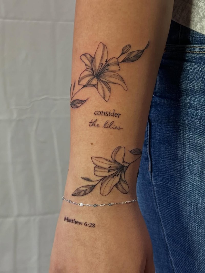 One of my most delicate pieces lately ✨ I love creating movement on the skin and