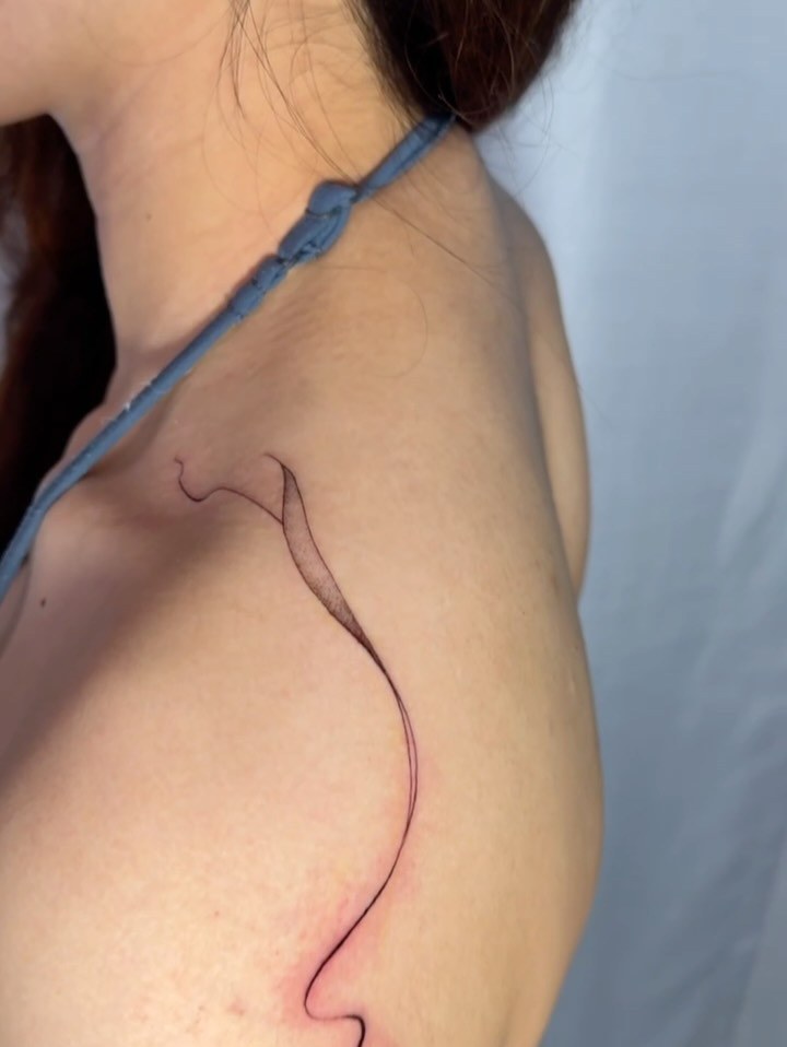A simple piece, but one that makes your whole soul fall in love. 🤍  #tattoo #fin